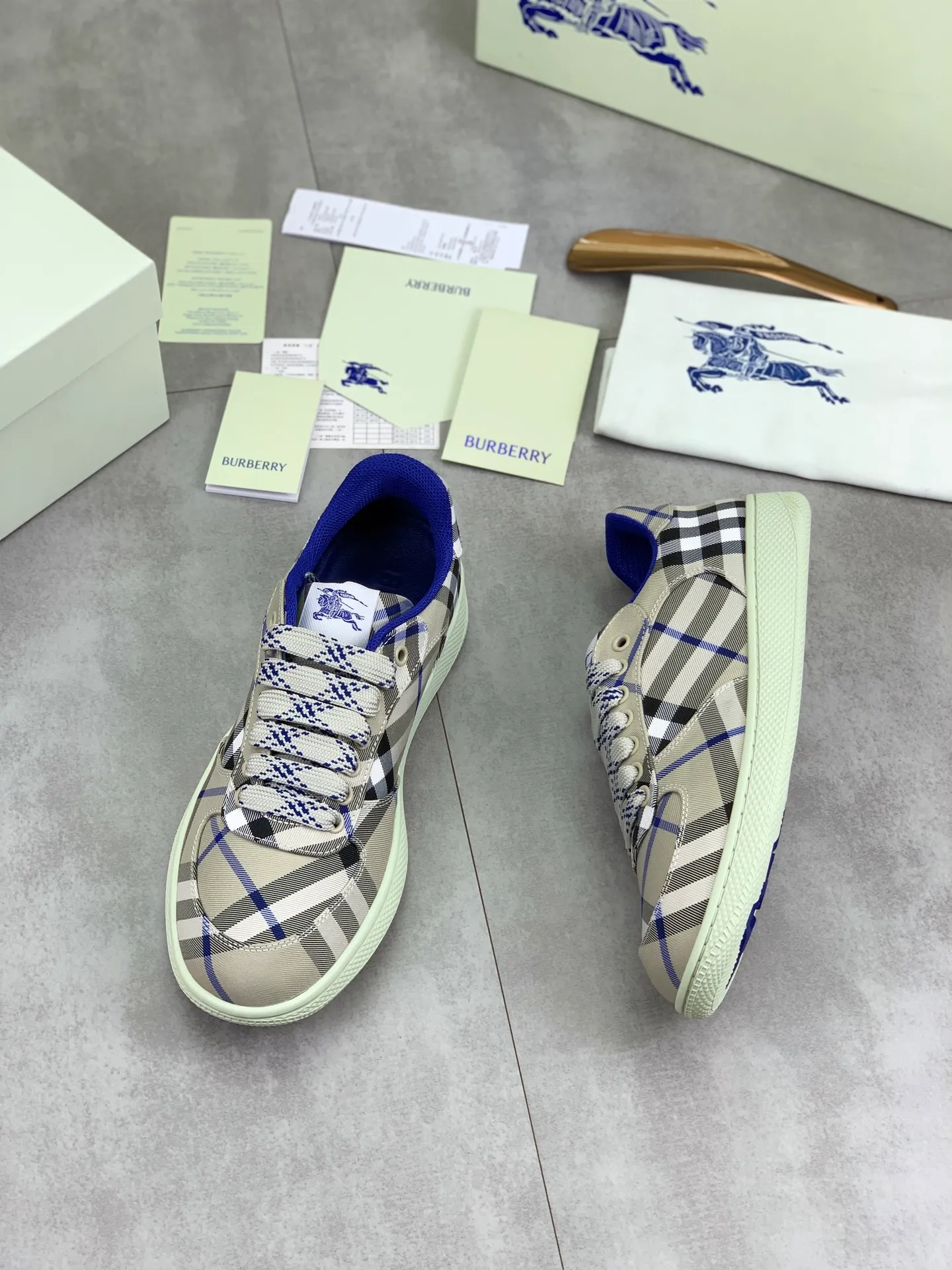 Factory price P580 [BURBERRY] Burberry - High-end quality original order (couples 🧑‍🤝‍🧑 style) - Upper: imported 🔝 original material - Lining: cowhide lining, feet; water-dyed cowhide - Outsole: ultra-light TPR rubber; two-color molded outsole - Ultra-high quality control, fine workmanship: highlighted (high-end, extravagance, grade) -Size: 35-46 (male 38 46 Female 35 40 Customized)·Color: 5️⃣colors available